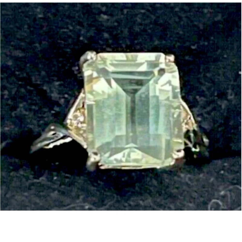 Ring - Picture 3 of 6